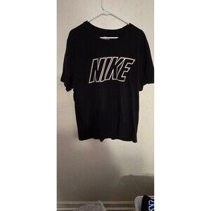 Men's Nike XL T-shirt with textured Nike emblem in great condition